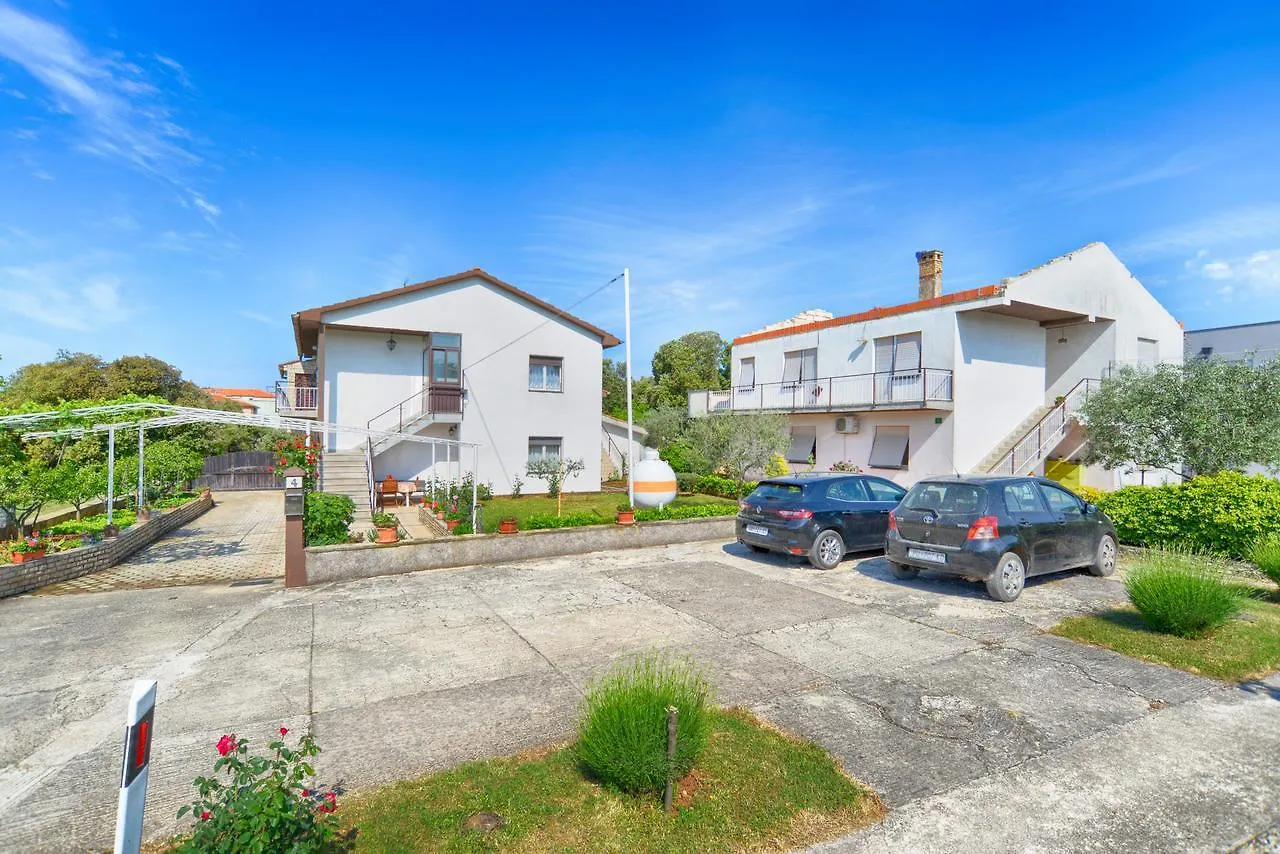 Apartment & Room Milka 1633 بولا كرواتيا