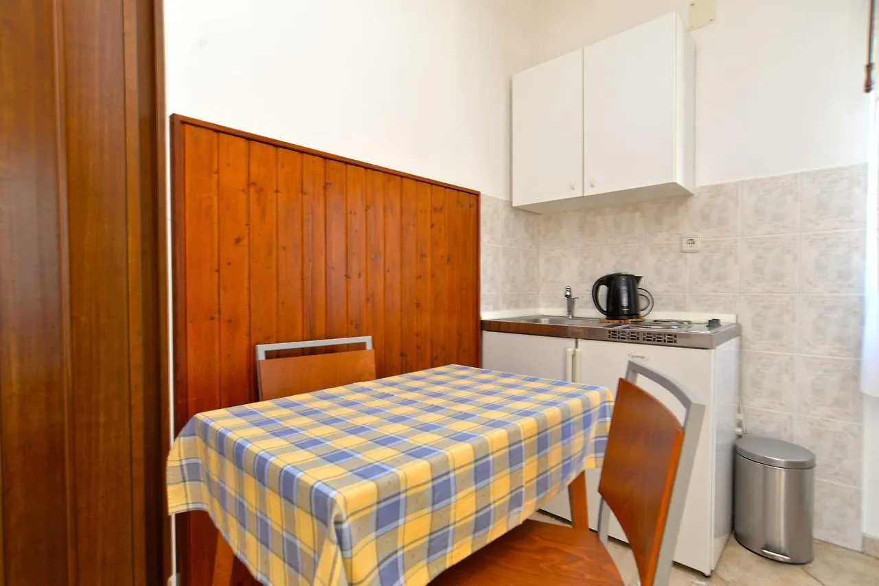 بيت ضيافة Apartment & Room Milka 1633 بولا