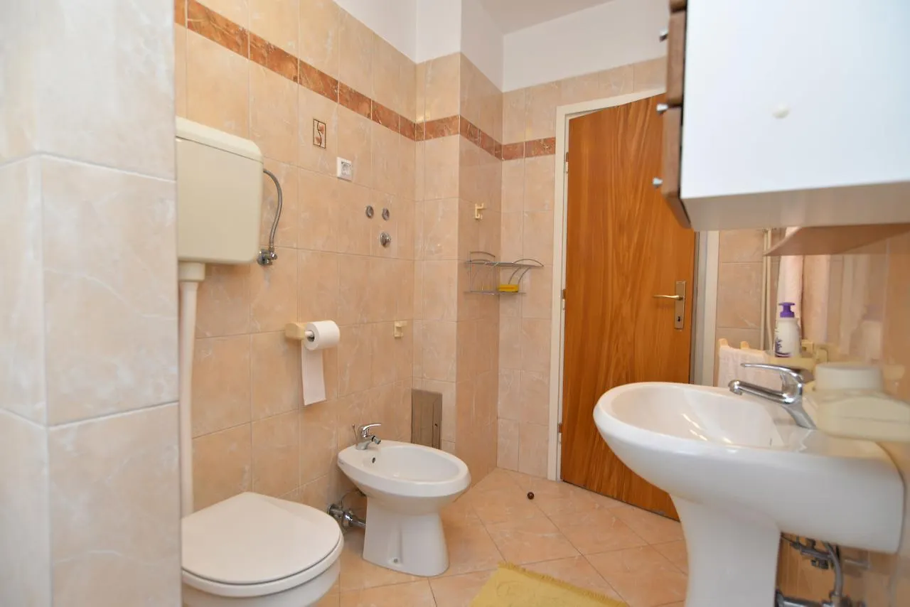 Apartment & Room Milka 1633 بولا 2*,  كرواتيا