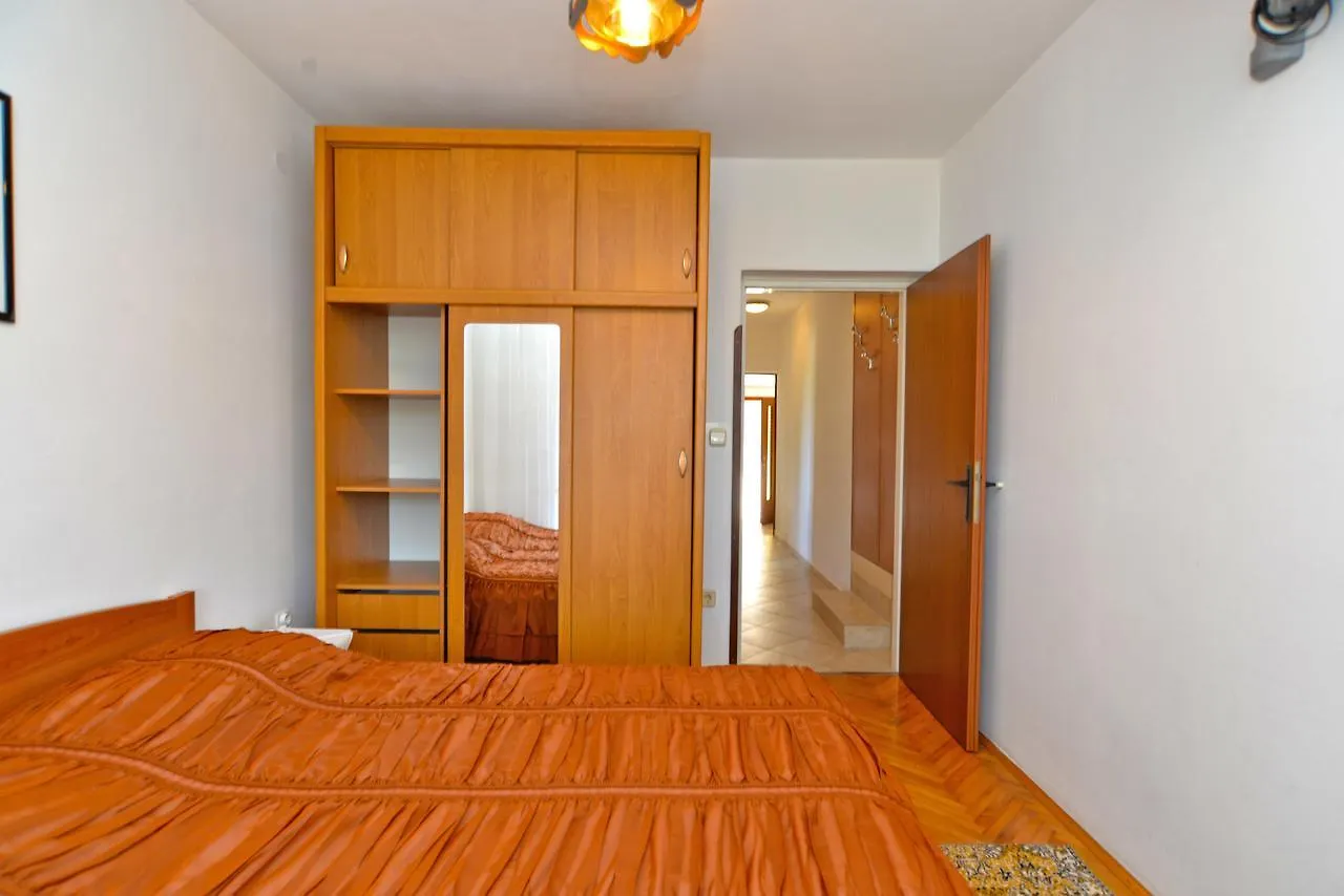 Apartment & Room Milka 1633 プーラ 2*,  クロアチア